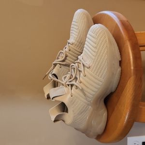 Womens Cushionaire Memory Foam Apolo Knit Sneaker, Size 8, Taupe/Clear Bottom